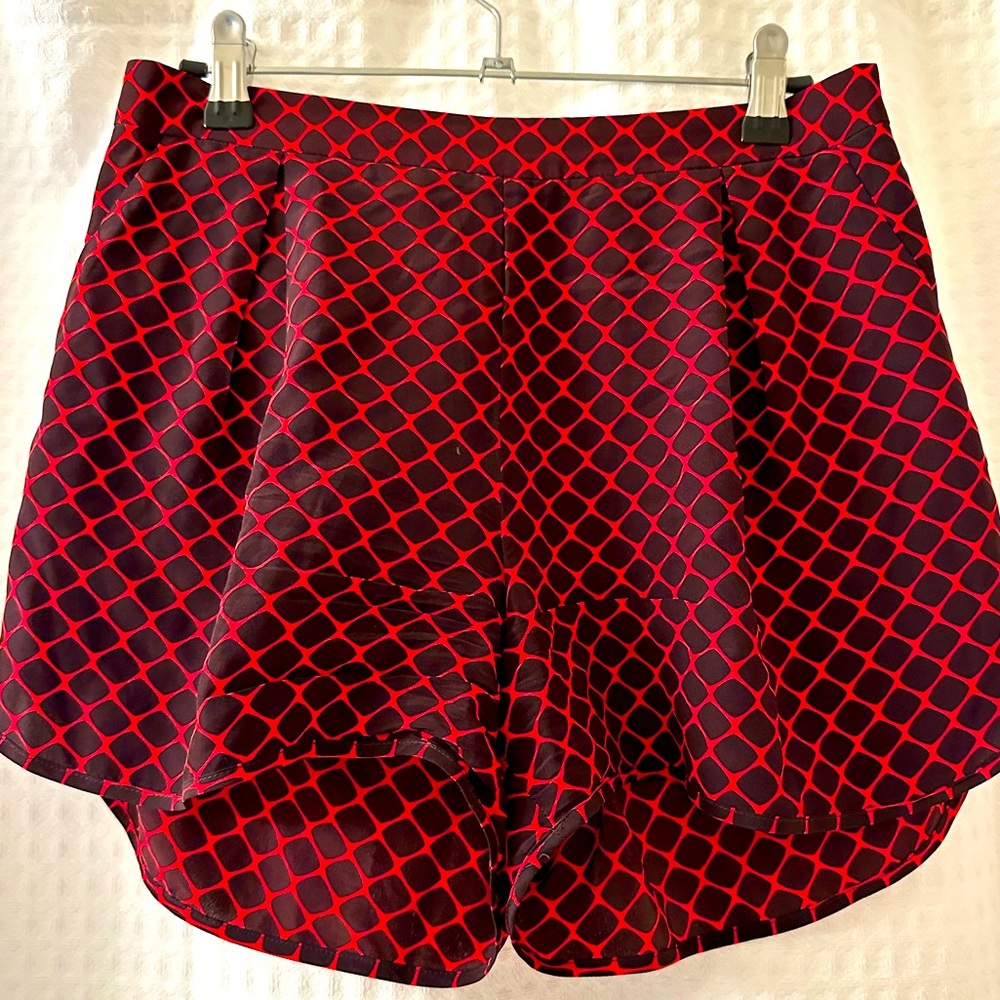 Navy + red silk shorts, w side zip. Club Monaco, size 2. Work once for shoot.